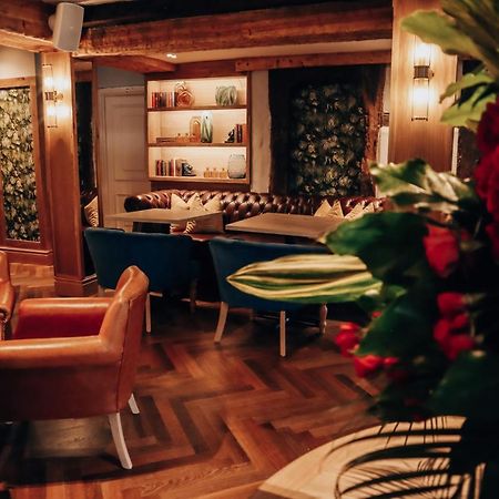 Lion & Swan Hotel 콩글턴 외부 사진 The interior of the restaurant