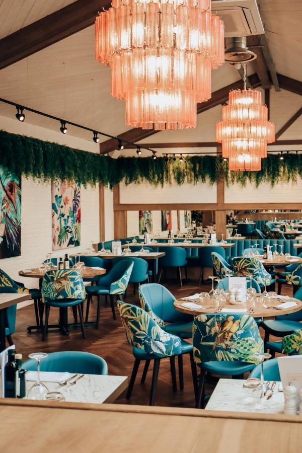 Lion & Swan Hotel 콩글턴 외부 사진 Interior of the restaurant