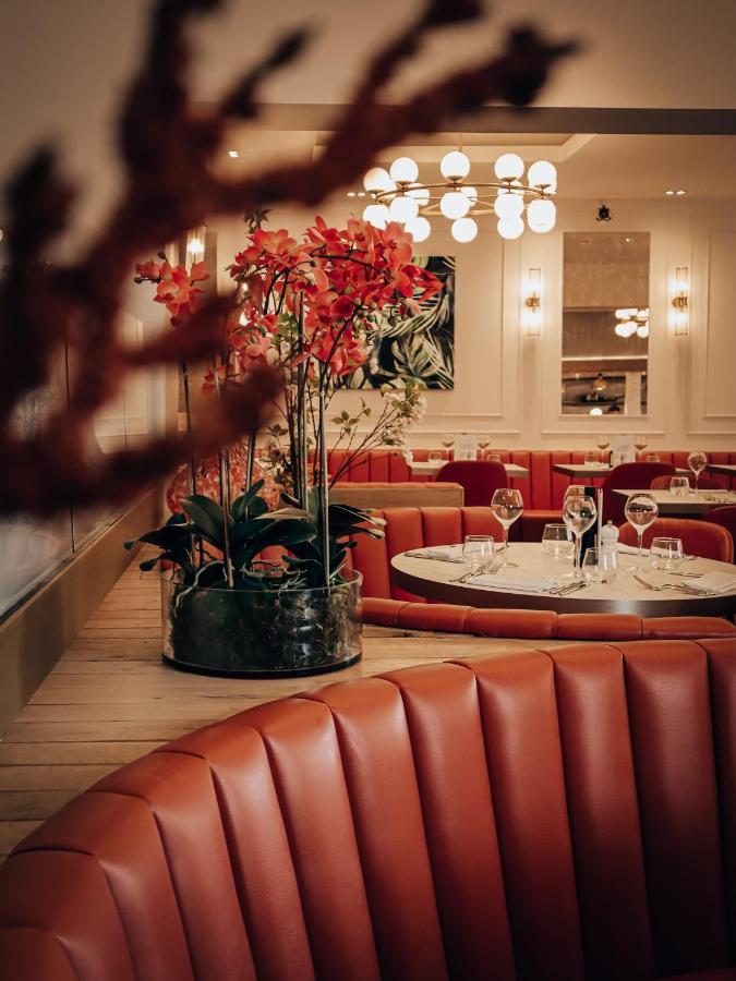 Lion & Swan Hotel 콩글턴 외부 사진 Interior of the restaurant